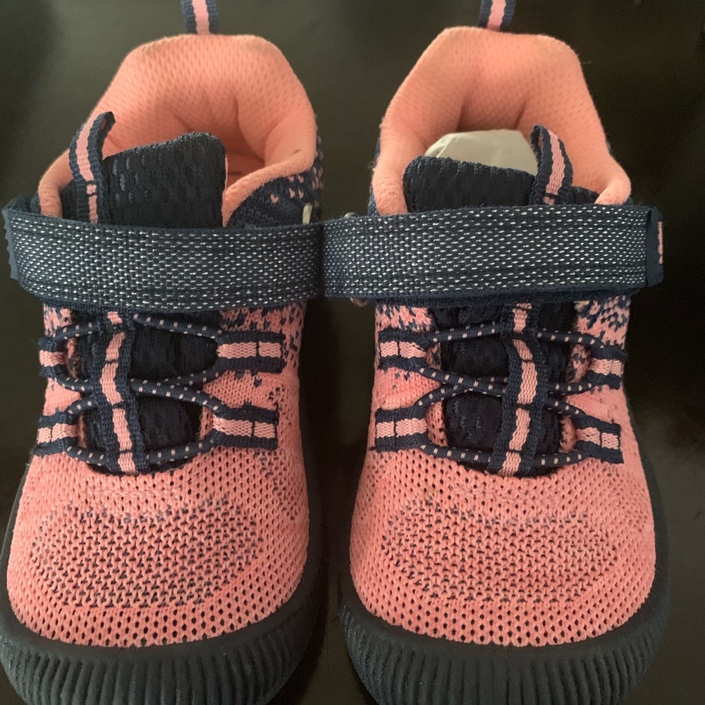 Oshkosh children sneakers